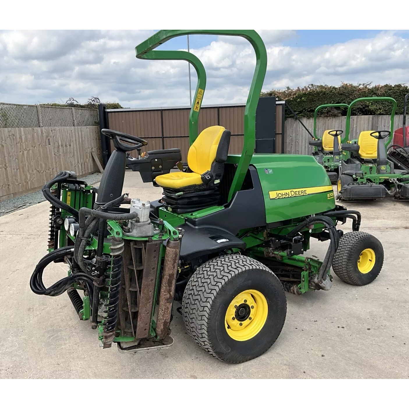 2009 JOHN DEERE 8700 5 GANG FAIRWAY CYLINDER RIDE ON LAWN MOWER